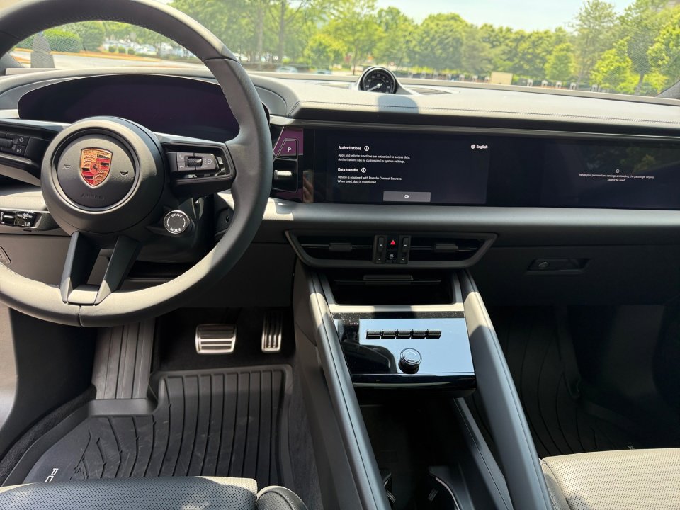 New 2025 Porsche Macan 4S Electric image 16