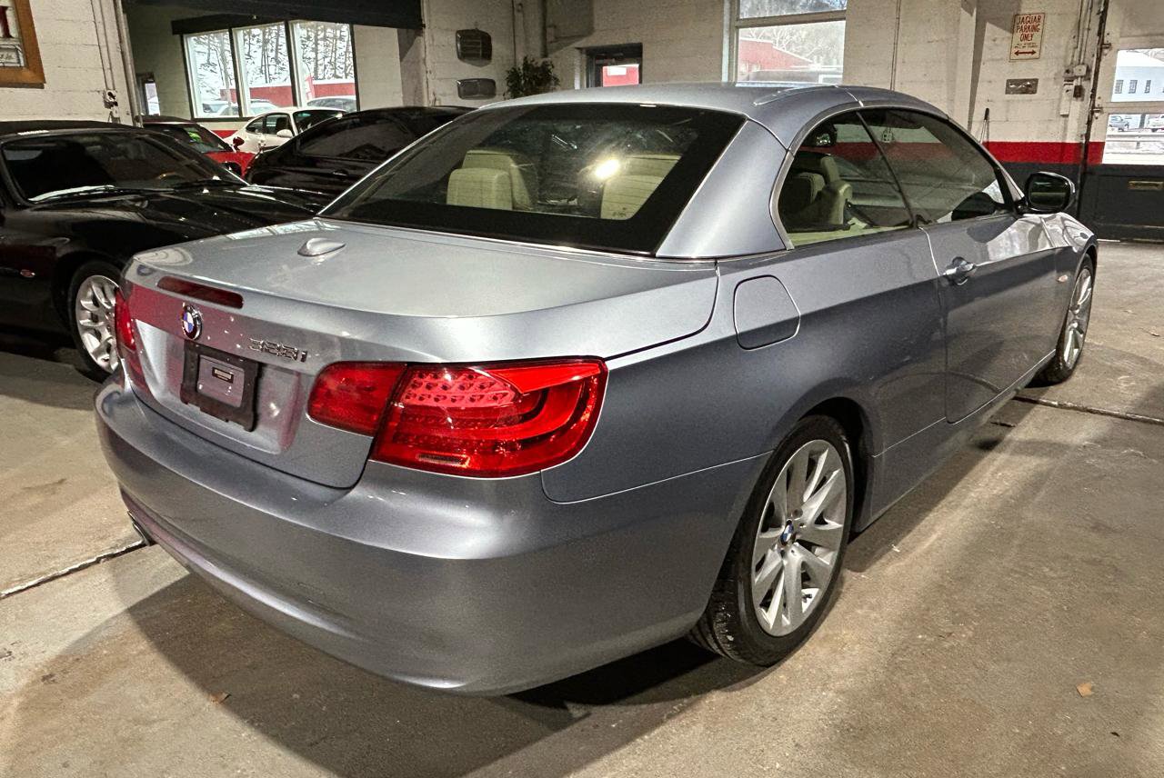 Used 2011 BMW 328i Convertible image 7