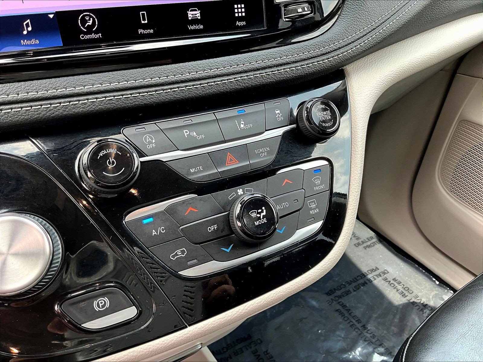 Used 2022 Chrysler Pacifica Touring-L FWD image 14