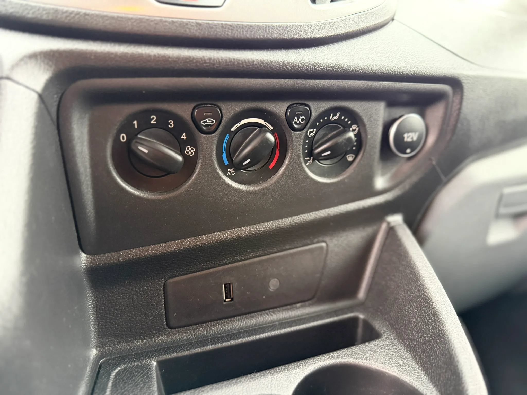 Used 2017 Ford Transit 350 XLT RWD image 33