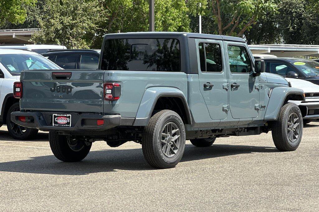 New 2026 Jeep Gladiator Sport AWD/4WD image 4