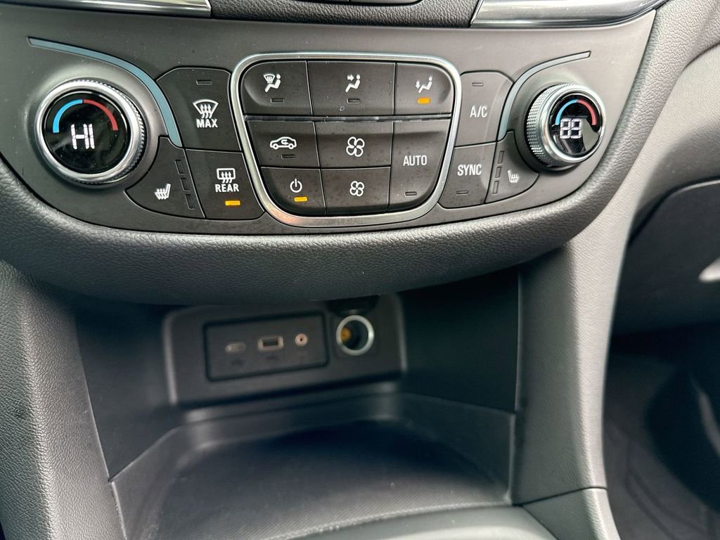 Used 2023 Chevrolet Equinox LT FWD image 19