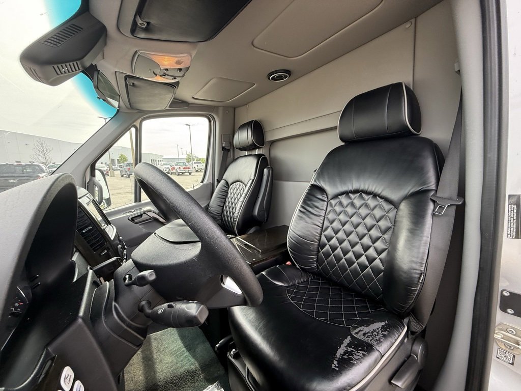Used 2016 Mercedes-Benz Sprinter 3500 image 34
