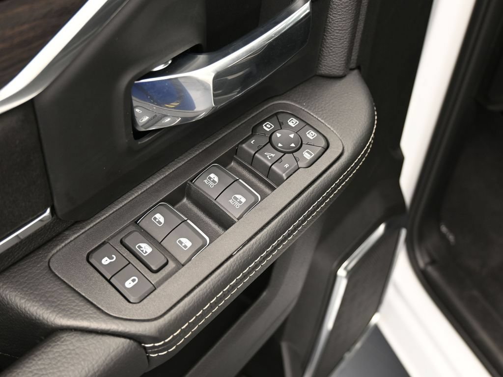New 2026 RAM 2500 Laramie w/ Night Edition AWD/4WD image 18