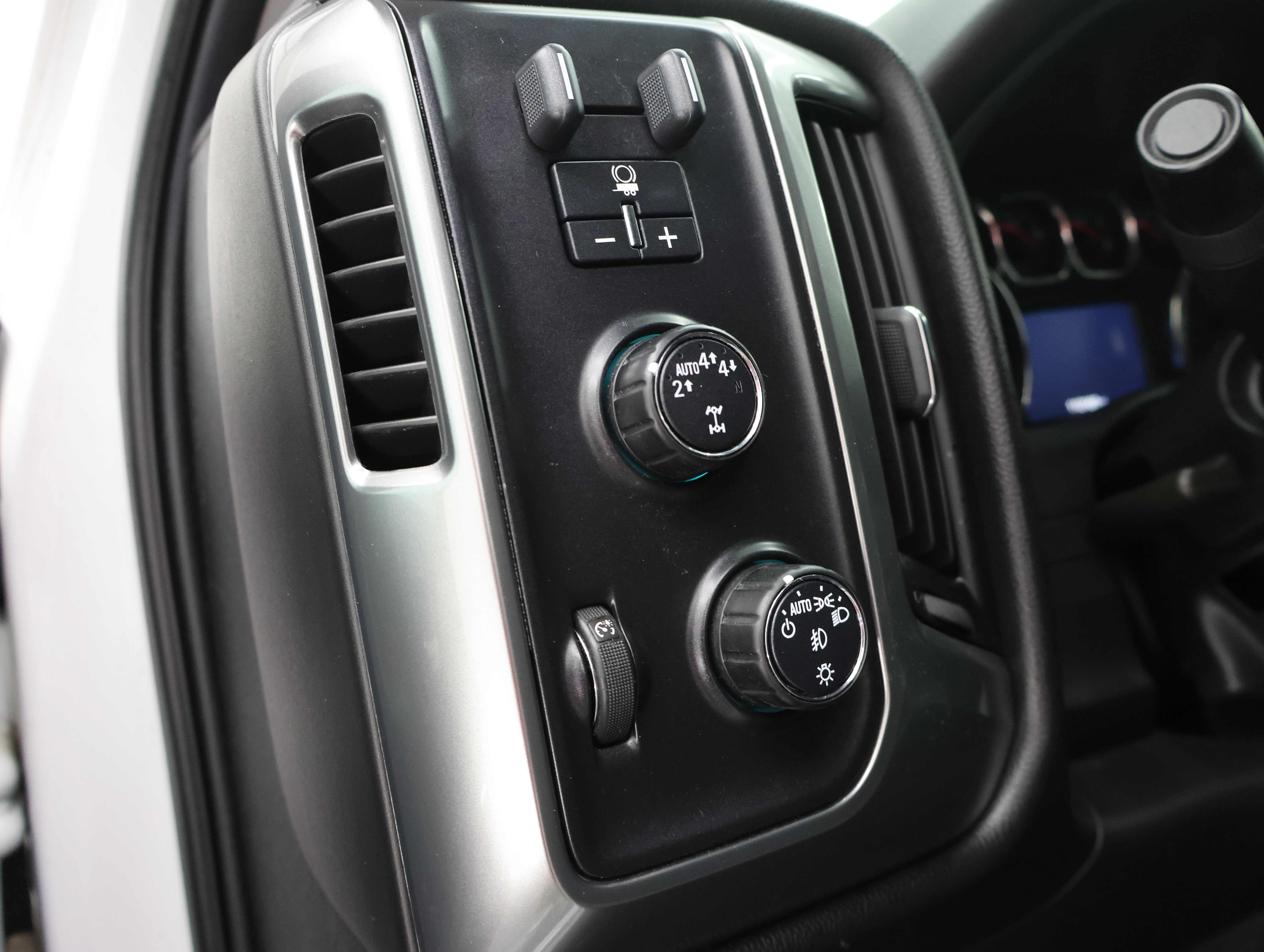 Used 2017 Chevrolet Silverado 1500 LT w/ All Star Edition AWD/4WD image 35