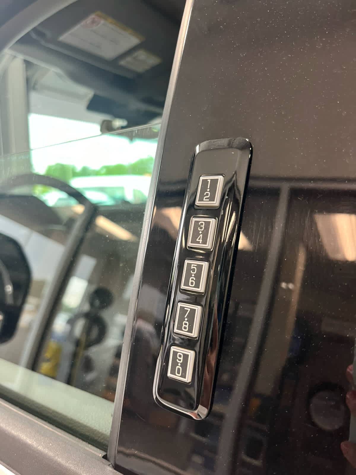 Certified 2019 Ford F250 XLT w/ XLT Value Package AWD/4WD image 9