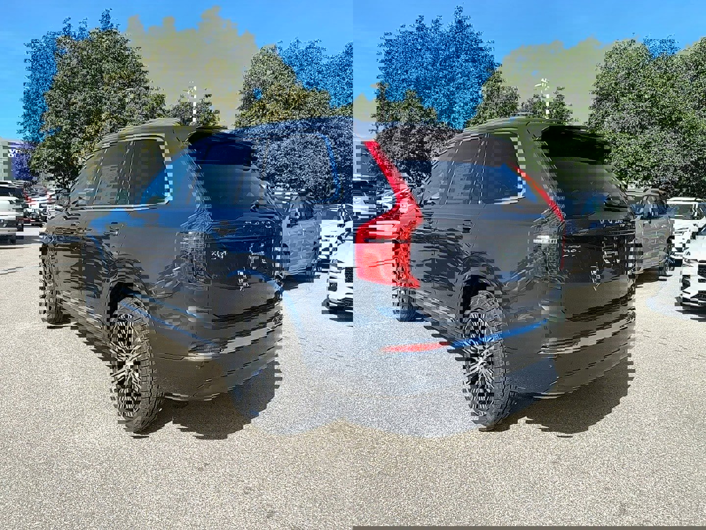 New 2025 Volvo XC90 T8 Core w/ Climate Package image 3