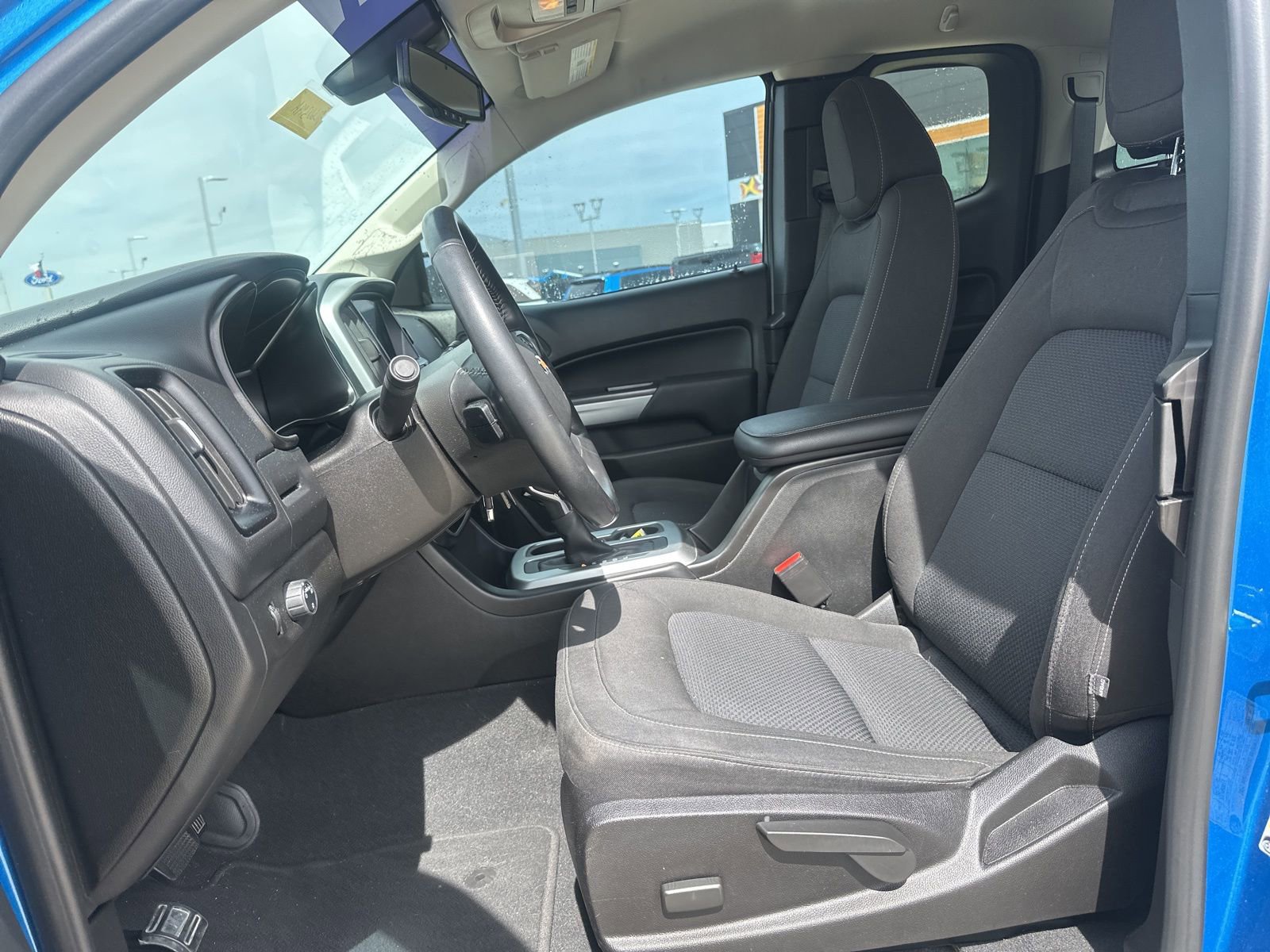 Used 2022 Chevrolet Colorado LT w/ Chrome Appearance Package image 9