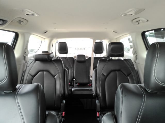 Used 2023 Chrysler Pacifica Touring-L FWD image 40