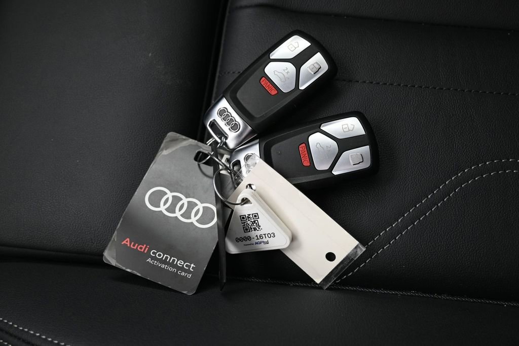 Used 2024 Audi Q5 e Premium w/ Convenience Package AWD/4WD image 31