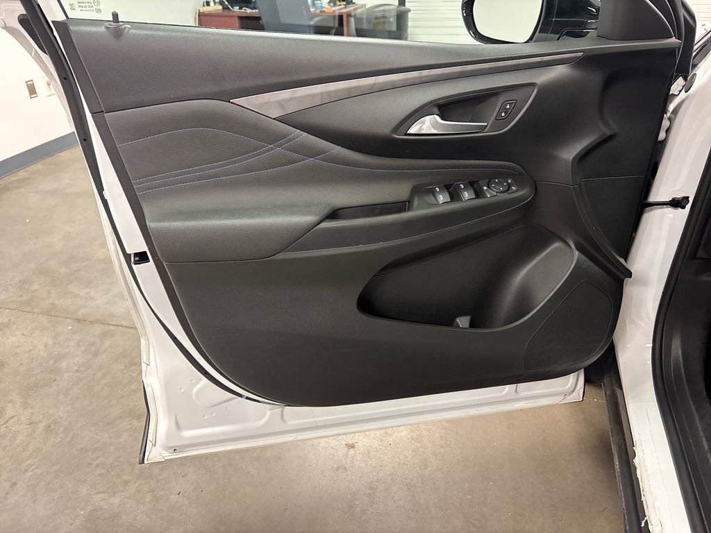 Used 2025 Buick Envista Sport Touring FWD image 21