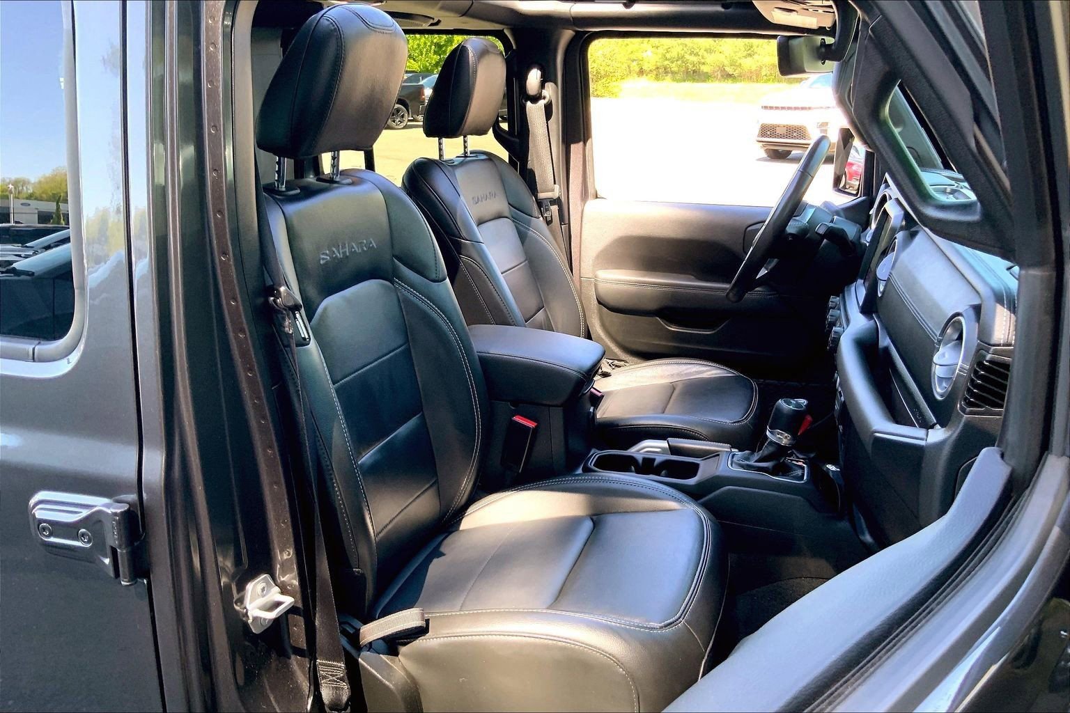 Certified 2022 Jeep Wrangler Unlimited Sahara w/ Cold Weather Group AWD/4WD image 6