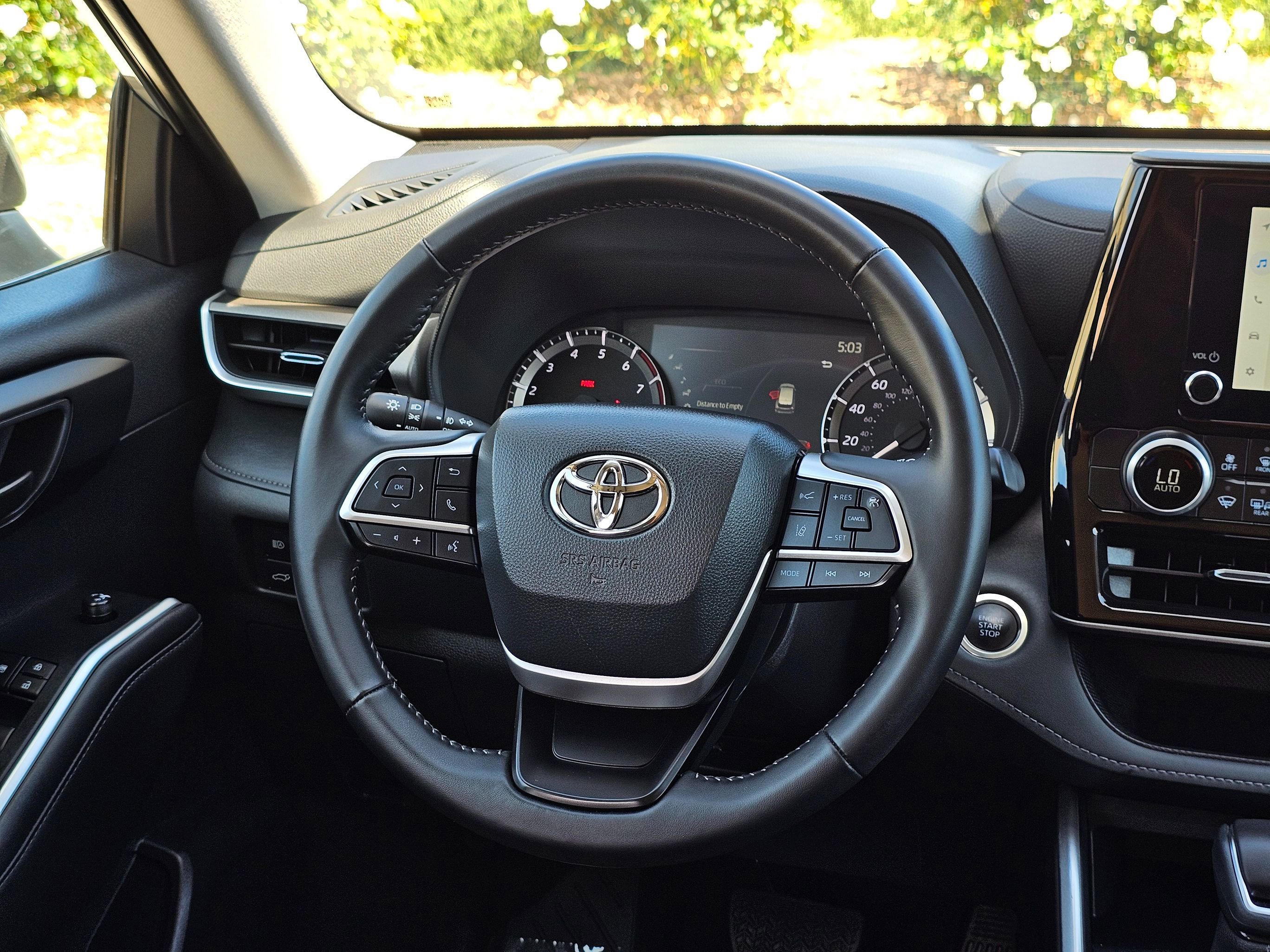 Used 2025 Toyota Highlander LE FWD image 23