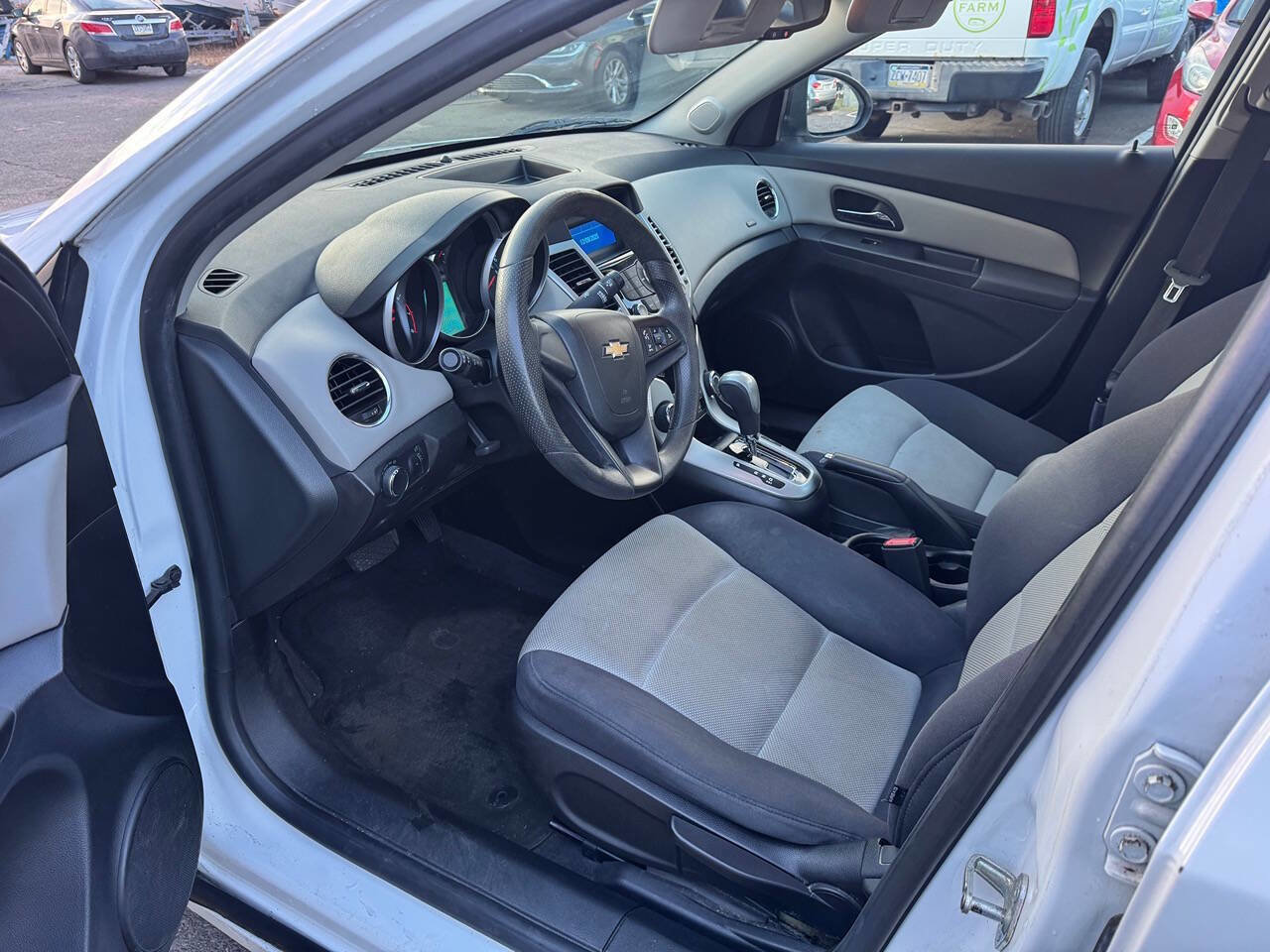 Used 2013 Chevrolet Cruze LS image 8