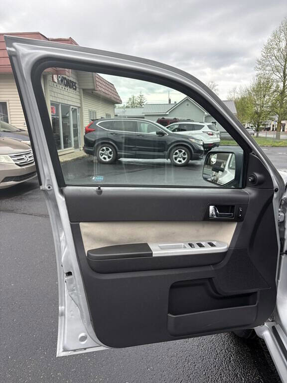 Used 2011 Mercury Mariner 2WD w/ 101A Rapid Spec Order Code image 12