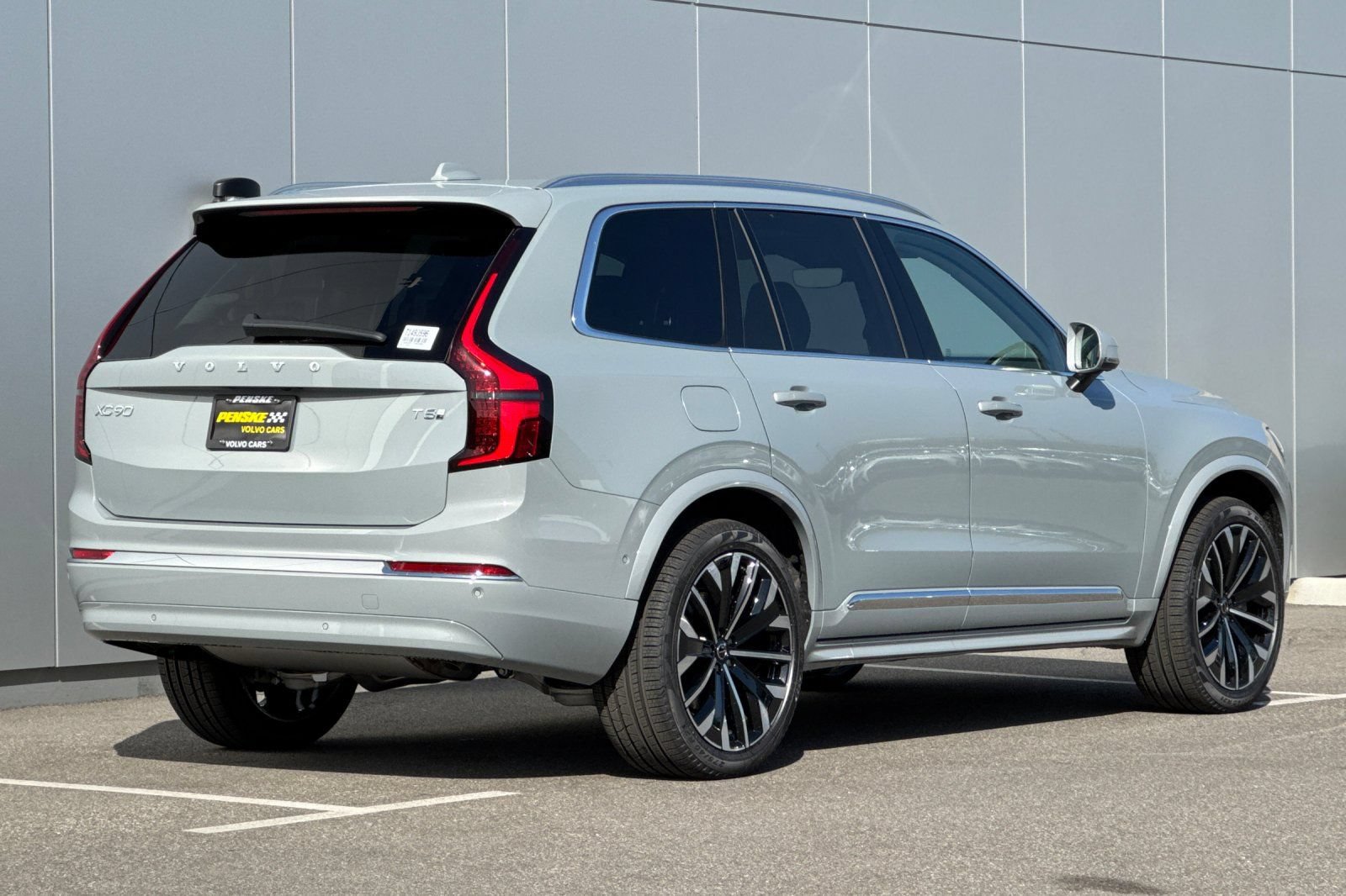 New 2026 Volvo XC90 T8 Ultra w/ Protection Package AWD/4WD image 5