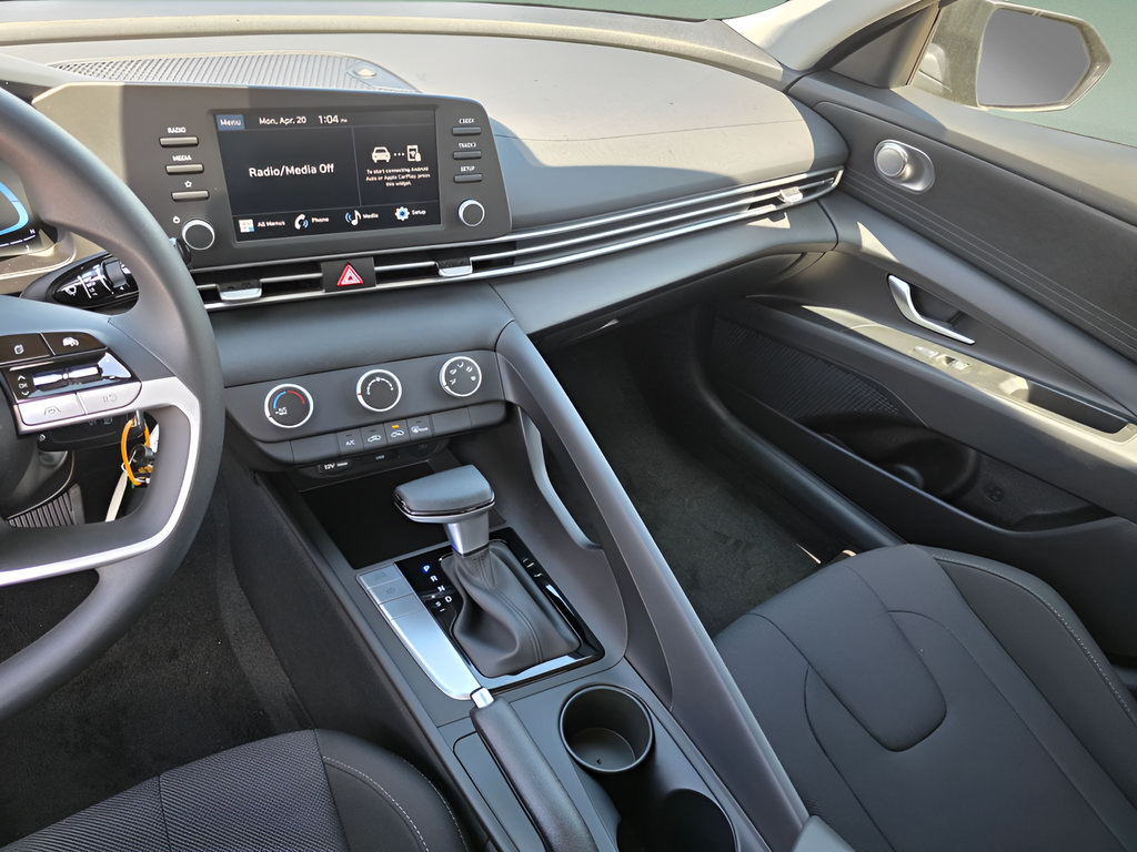 New 2026 Hyundai Elantra SE FWD image 17