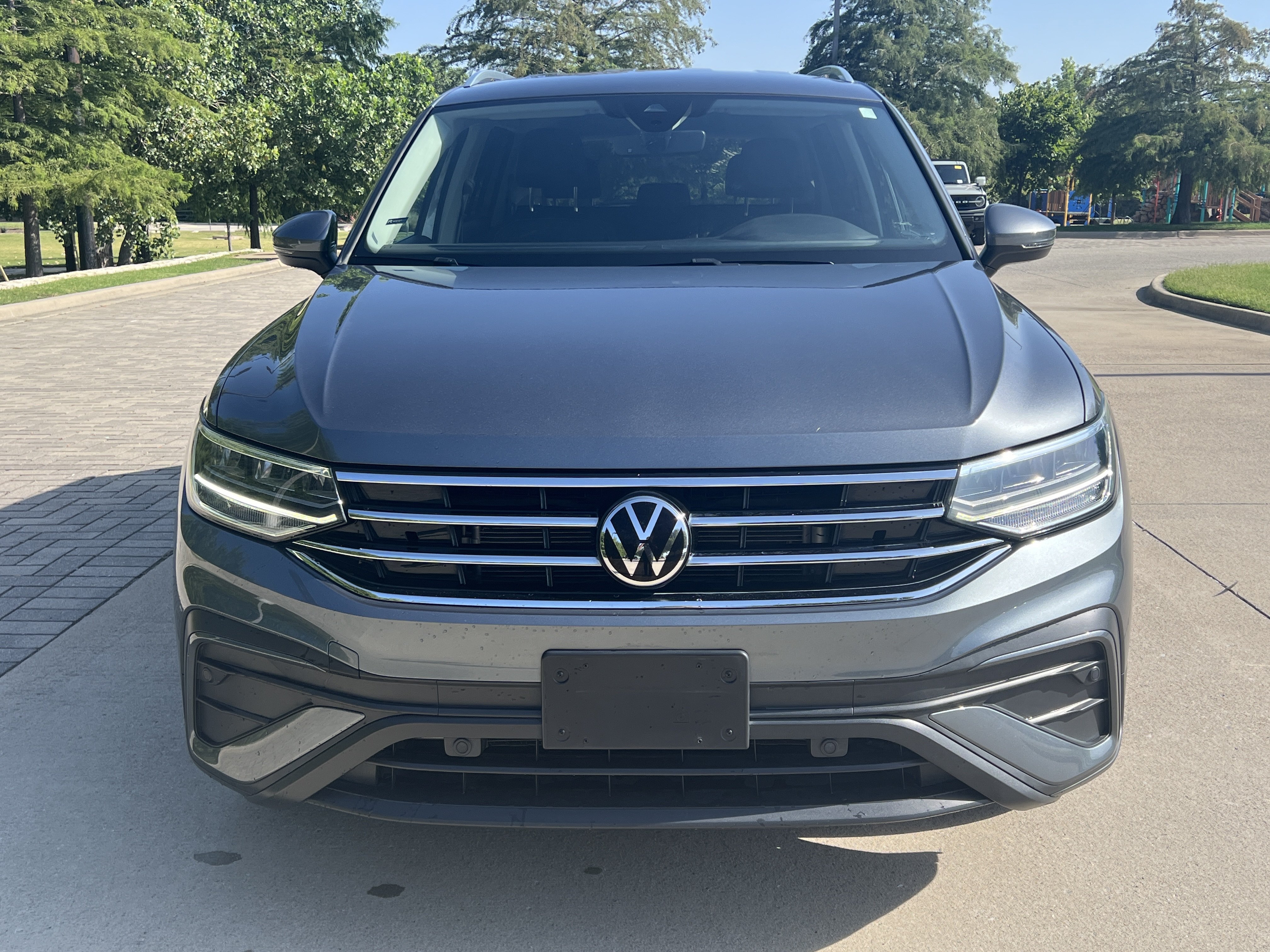 Certified 2023 Volkswagen Tiguan SE FWD image 3