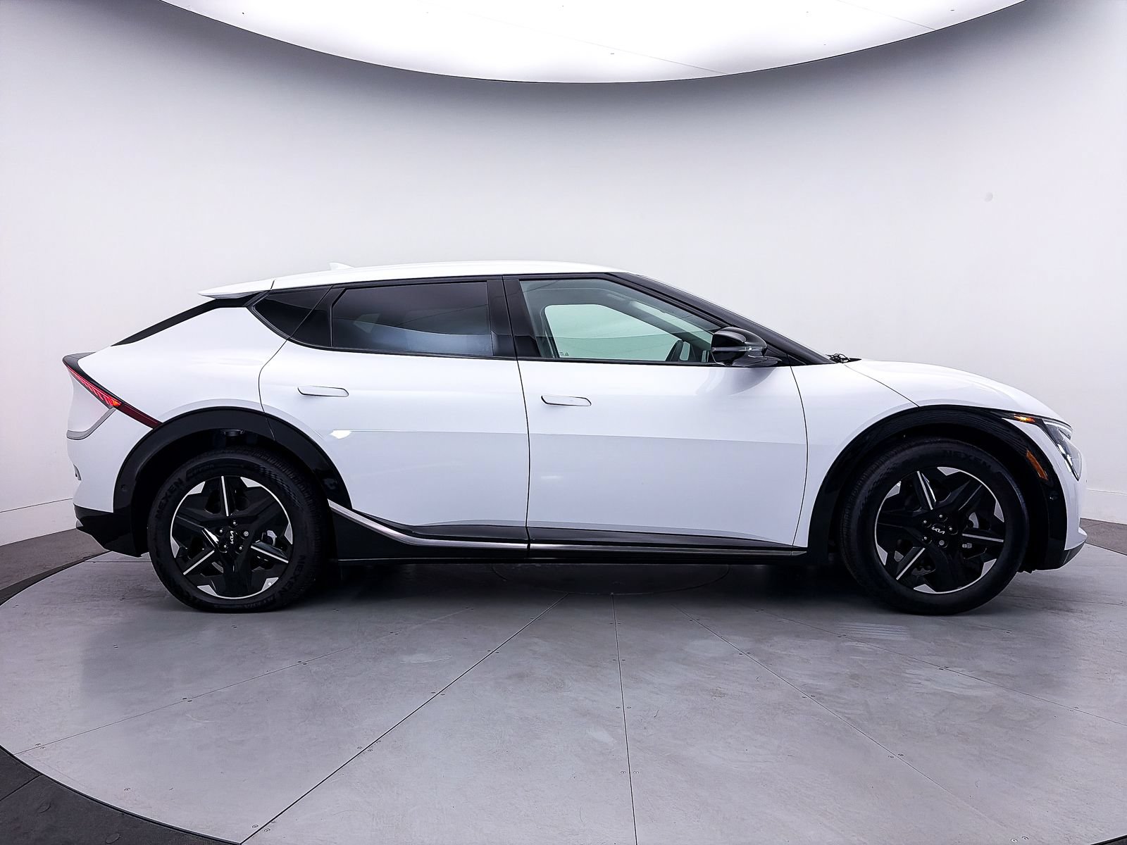 Used 2025 Kia EV6 Wind RWD image 41