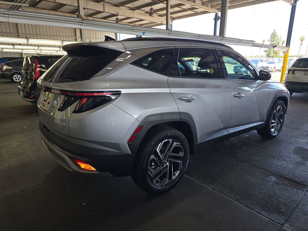 Used 2025 Hyundai Tucson Limited AWD/4WD image 4