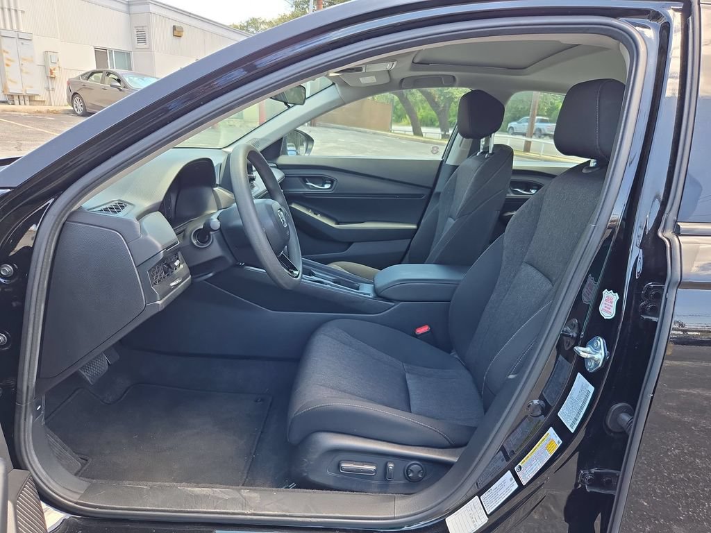 Used 2025 Honda Accord SE image 11