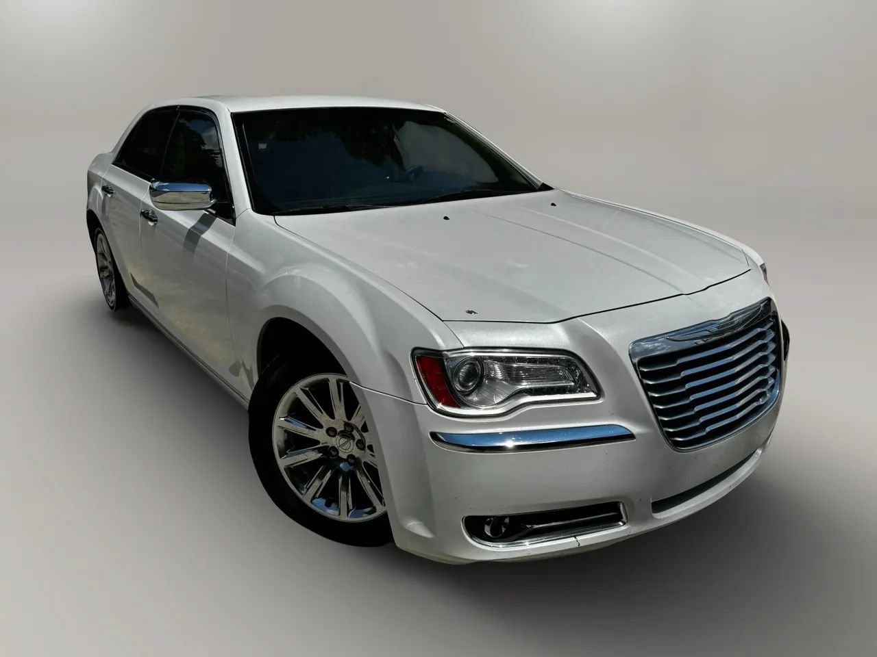 Used 2012 Chrysler 300 Limited RWD image 2