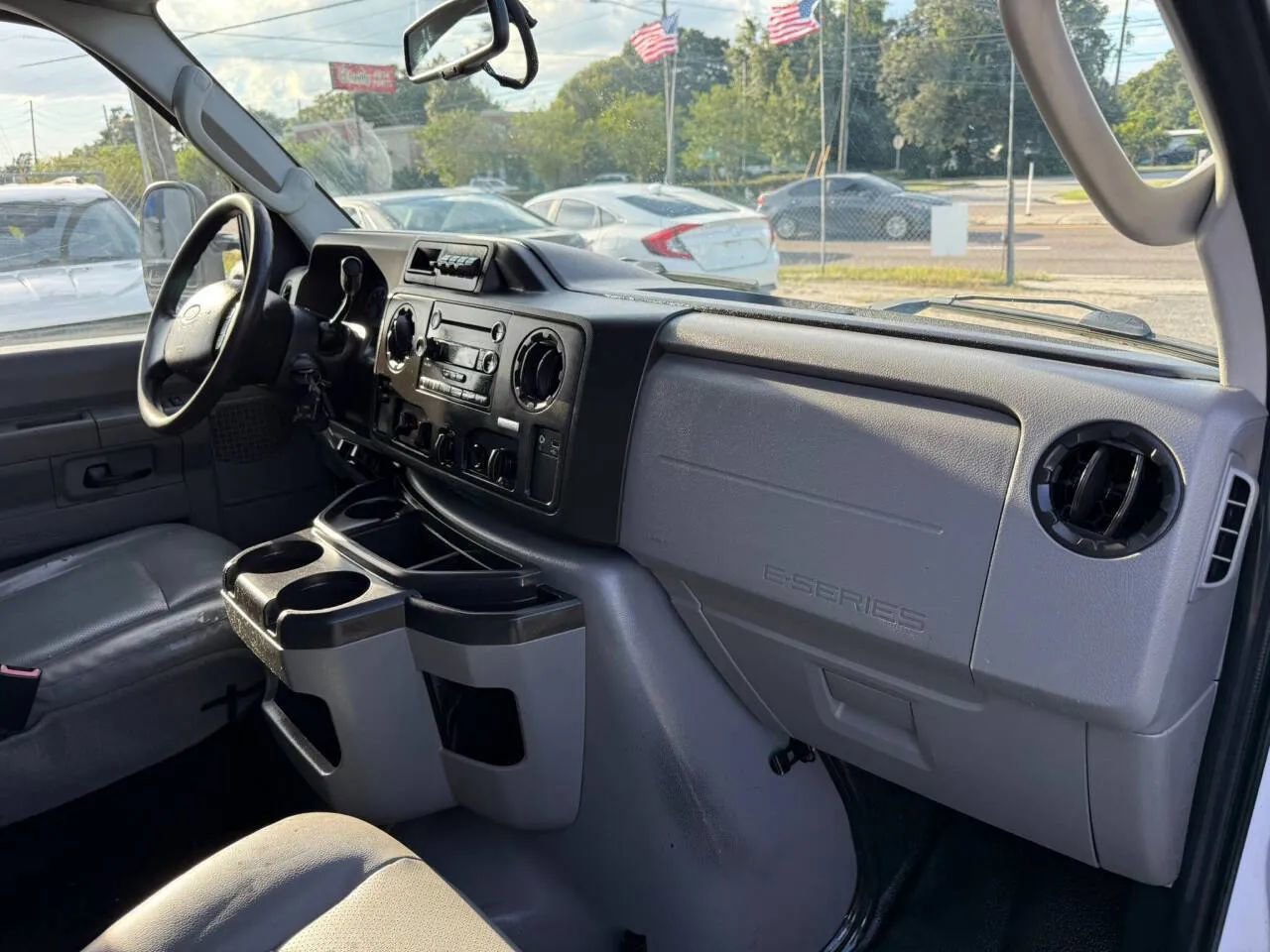 Used 2018 Ford E-350 and Econoline 350 Super Duty w/ Power Windows & Locks Group image 12
