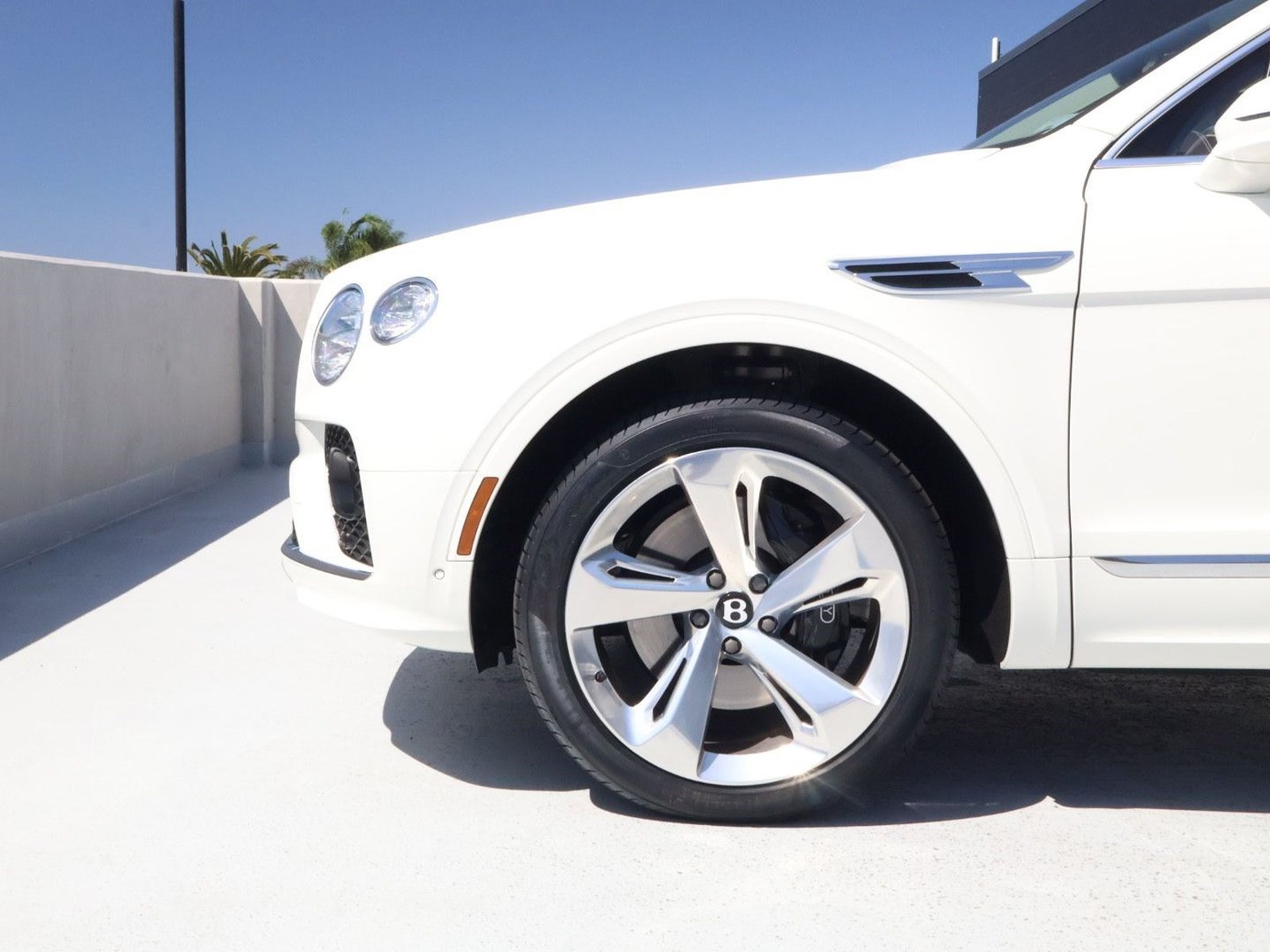 Certified 2023 Bentley Bentayga Extended Wheelbase AWD/4WD image 7