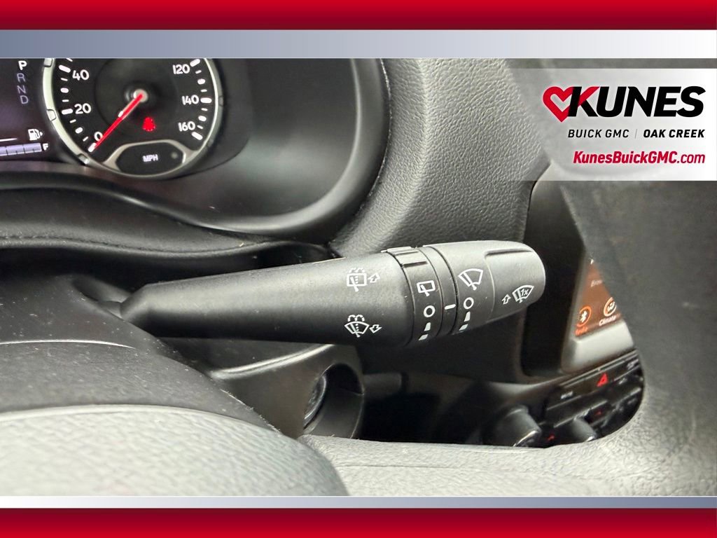 Used 2023 Jeep Renegade Latitude AWD/4WD image 13