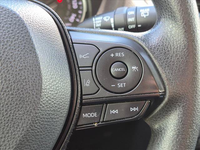 Used 2022 Toyota RAV4 XLE w/ Convenience Package FWD image 5