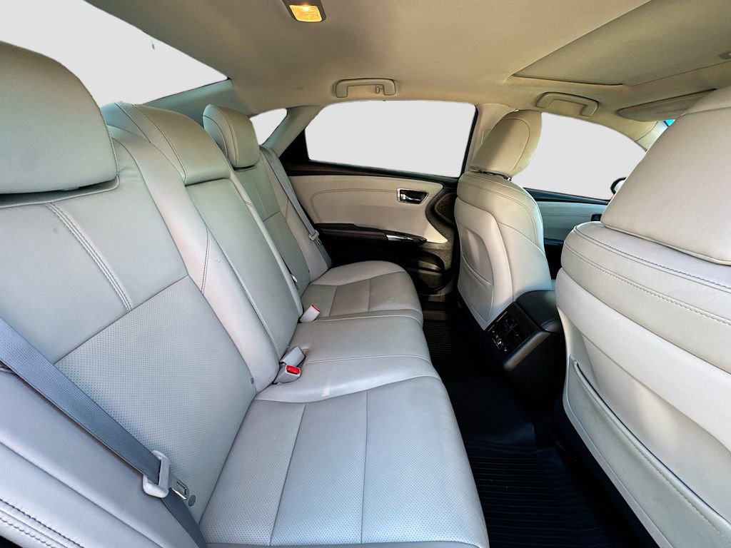 Used 2018 Toyota Avalon Limited image 32