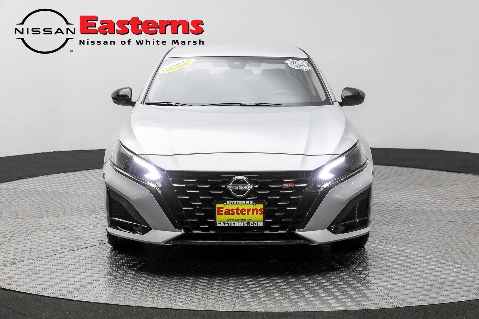 Used 2023 Nissan Altima 2.5 SR FWD image 2