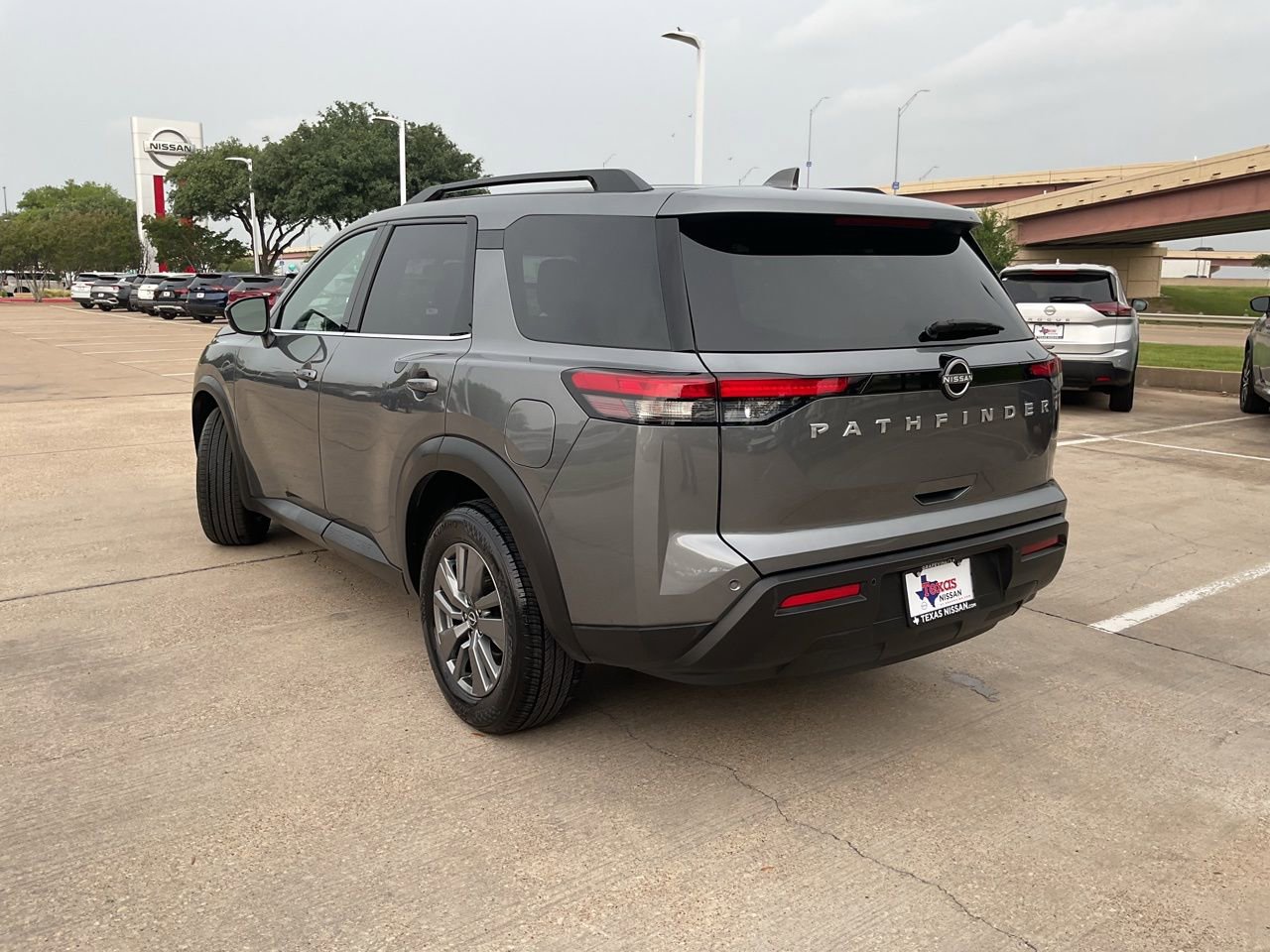 Used 2025 Nissan Pathfinder SV FWD image 7