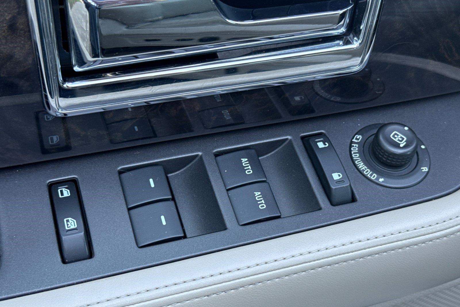 Used 2017 Lincoln Navigator Select image 13