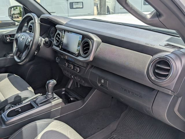 Used 2022 Toyota Tacoma TRD Sport w/ Technology Package image 18