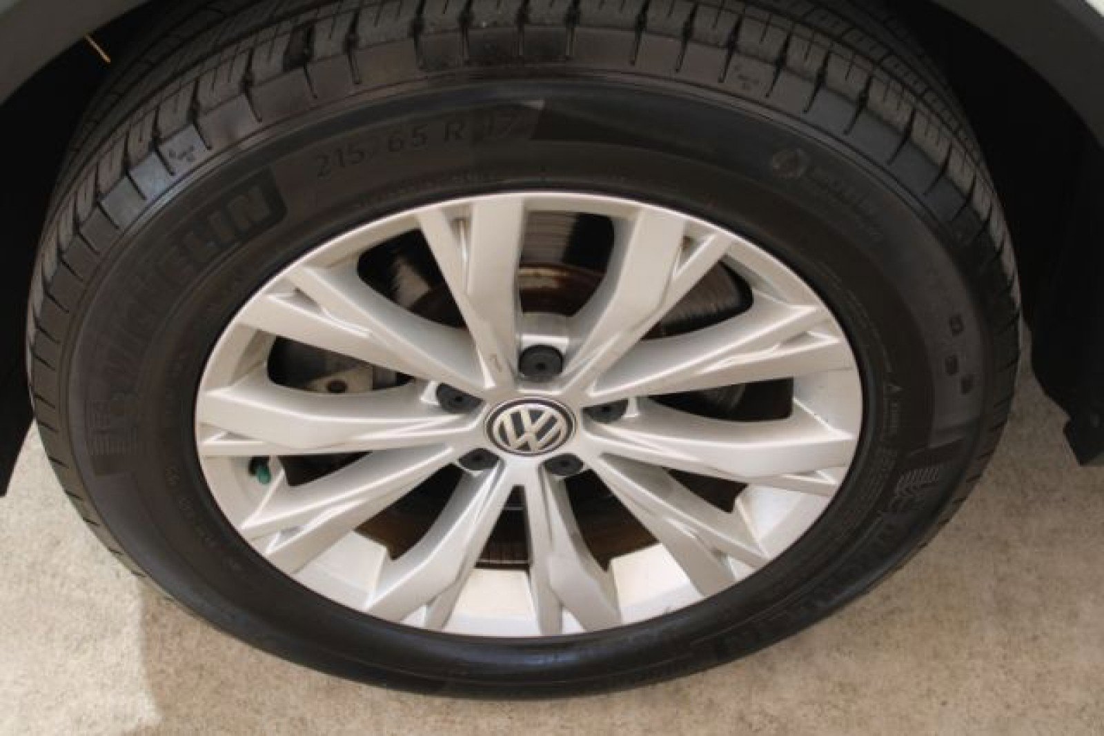 Used 2018 Volkswagen Tiguan S w/ Front Fog Lights Package image 25