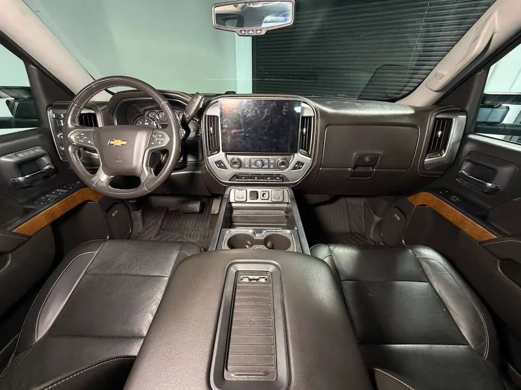 Used 2018 Chevrolet Silverado 1500 LTZ w/ LTZ Plus Package AWD/4WD image 16