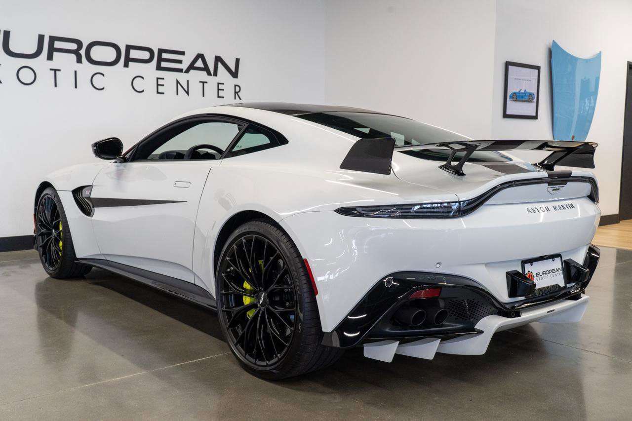 Used 2023 Aston Martin V8 Vantage Coupe image 18