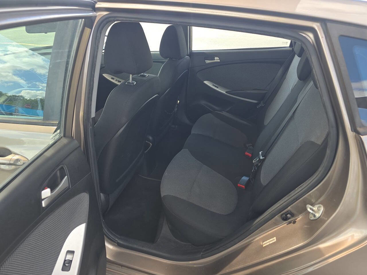 Used 2014 Hyundai Accent GS FWD image 4
