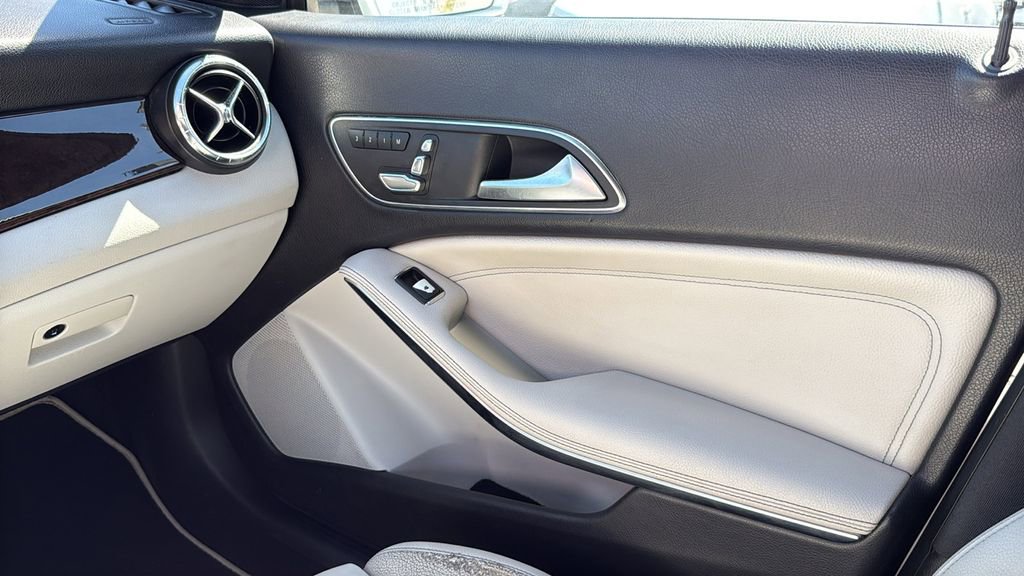 Used 2019 Mercedes-Benz CLA 250 image 29