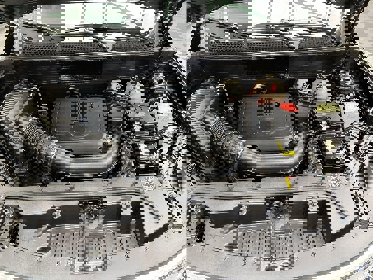 Certified 2022 GMC Acadia SLT w/ Preferred Package image 32