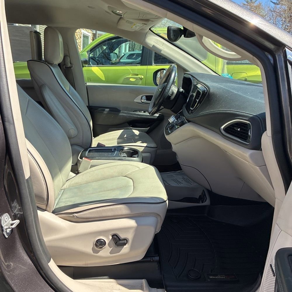 Used 2018 Chrysler Pacifica Limited w/ Advanced Safetytec Group FWD image 6