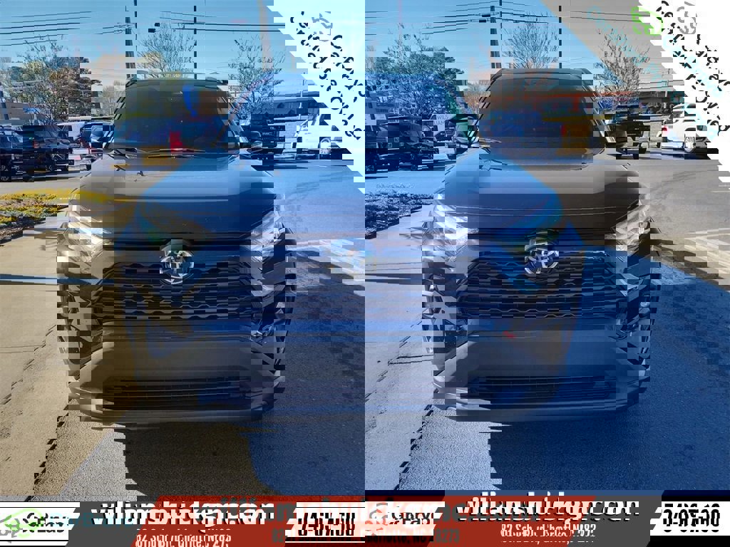 Used 2023 Toyota RAV4 XLE Premium image 3