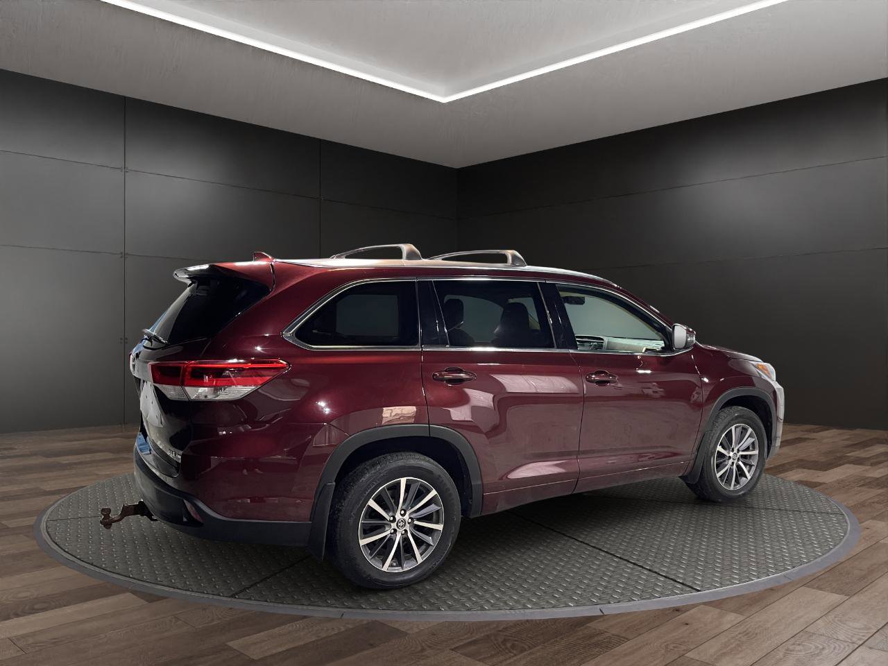 Used 2017 Toyota Highlander XLE image 8