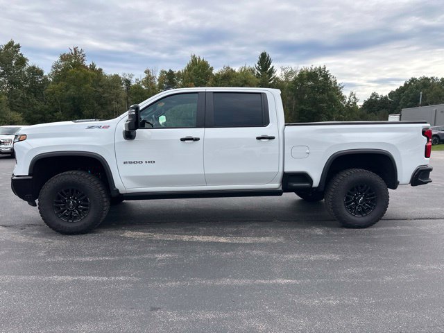 Used 2025 Chevrolet Silverado 2500 ZR2 w/ Technology Package AWD/4WD image 4