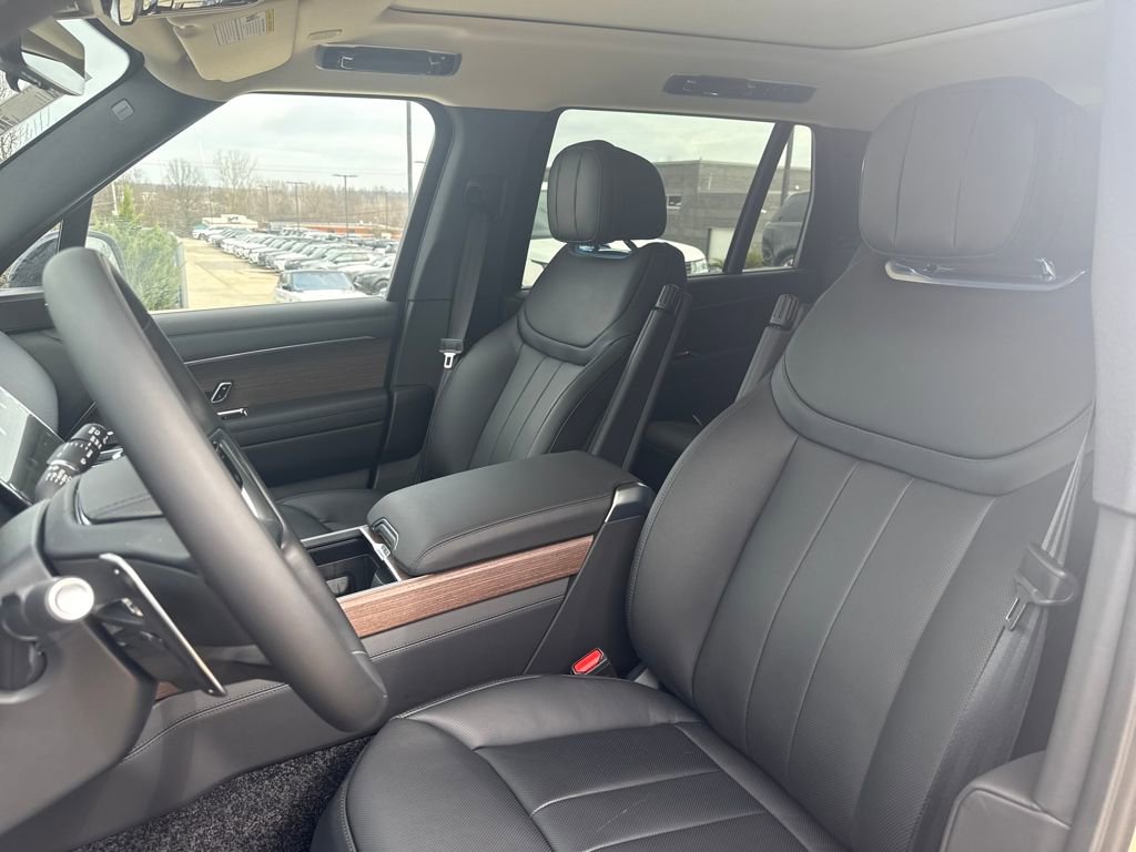 New 2026 Land Rover Range Rover Long Wheelbase SE image 11