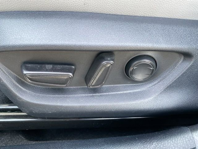 Used 2025 Toyota Camry SE w/ Convenience Package image 27