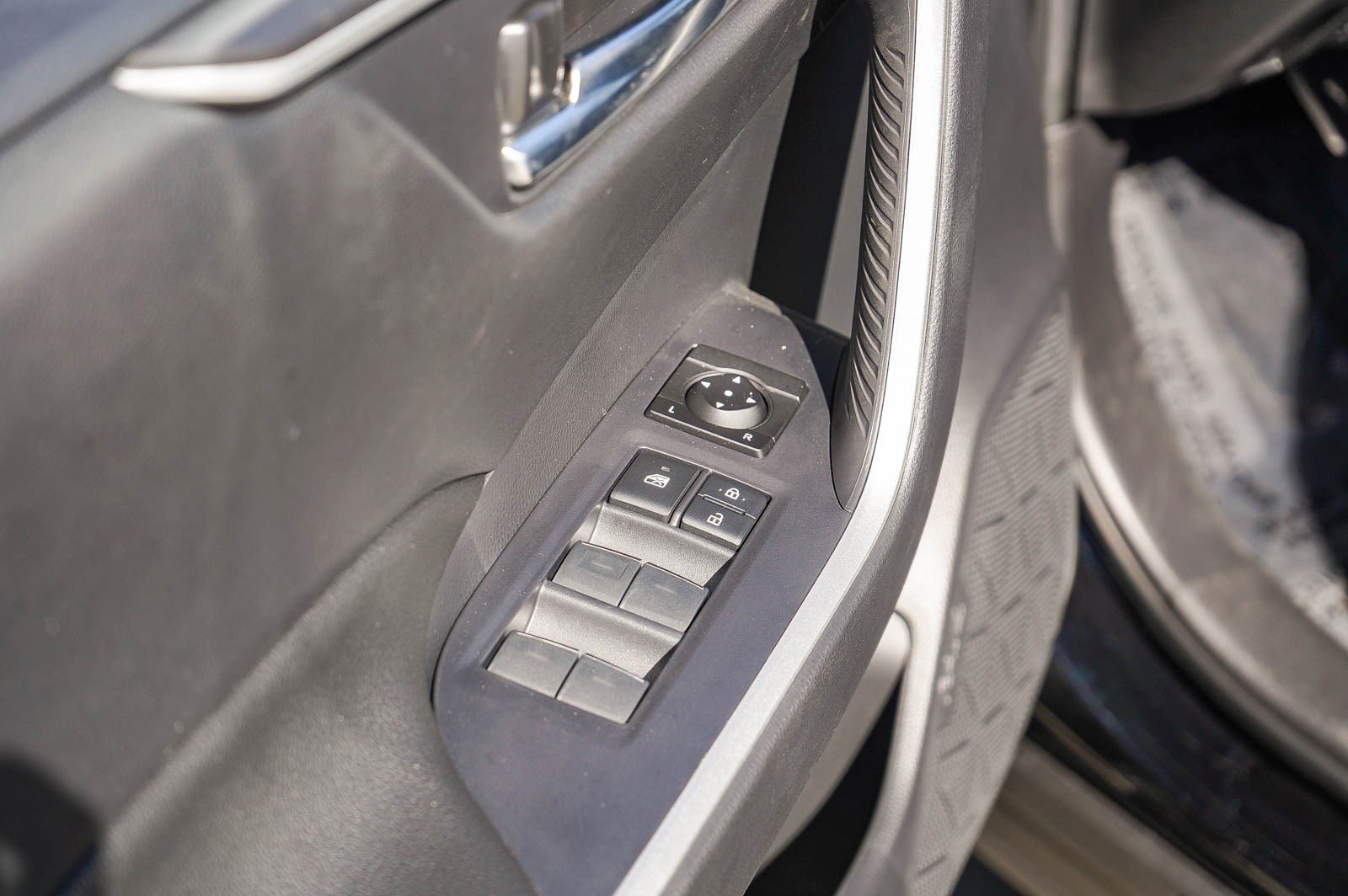 Certified 2025 Toyota RAV4 SE w/ Weather & Moonroof Package image 21