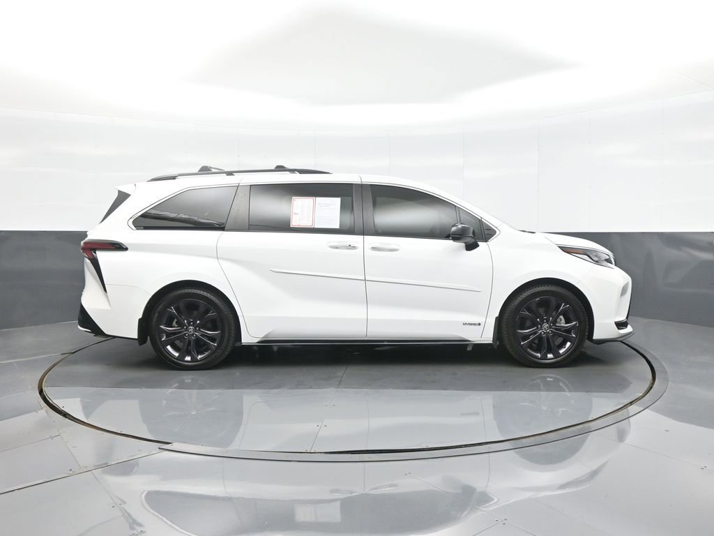 Used 2021 Toyota Sienna XSE w/ XSE Plus Package FWD image 8