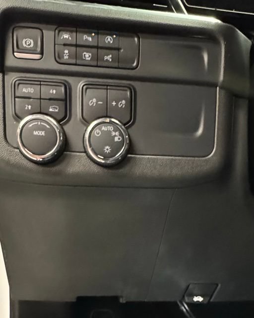 Used 2025 Chevrolet Tahoe LT AWD/4WD image 29